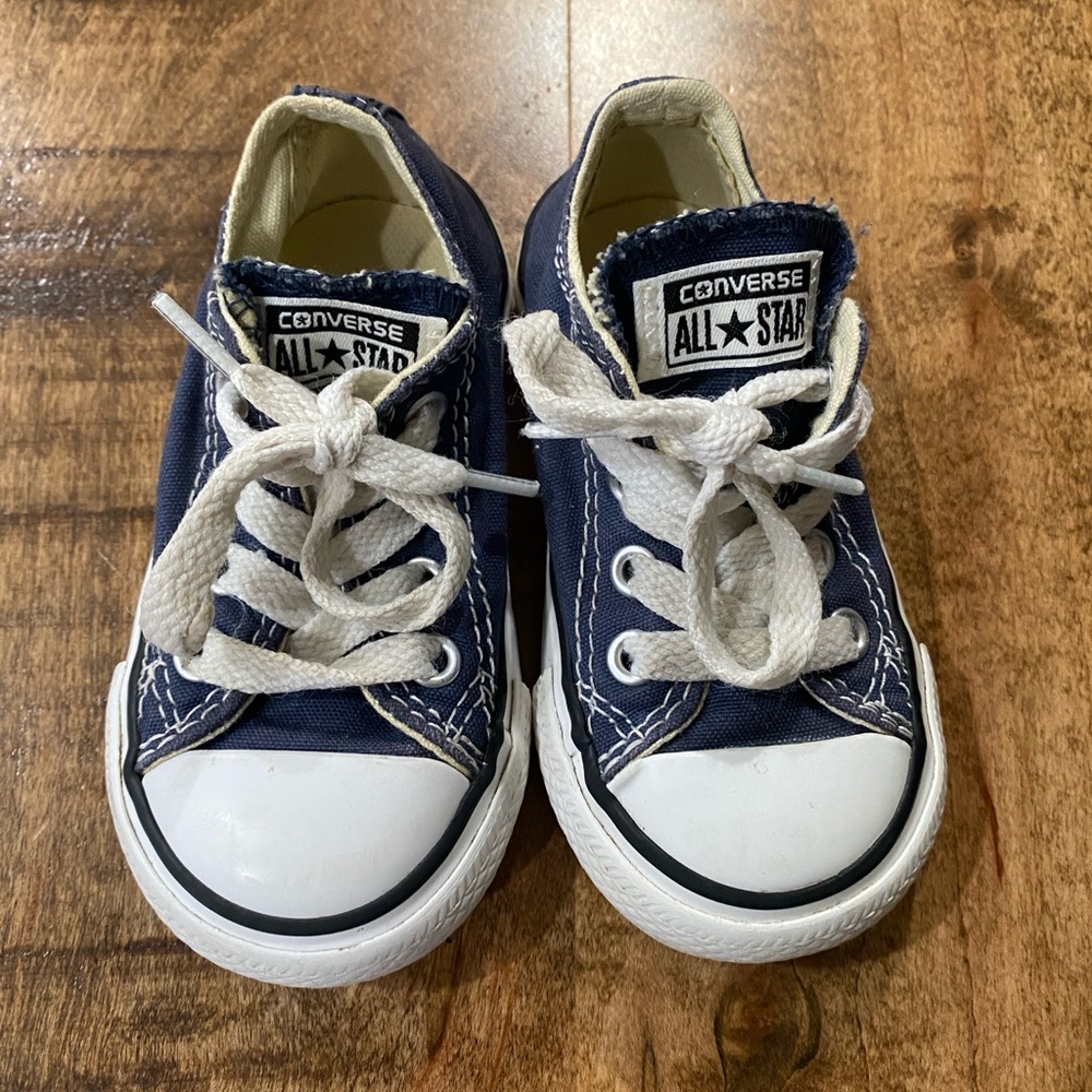 Chuck Taylor All Star Classic Converse Kids Sneakers in Navy Blue - Size 5 - Picture 2 of 7